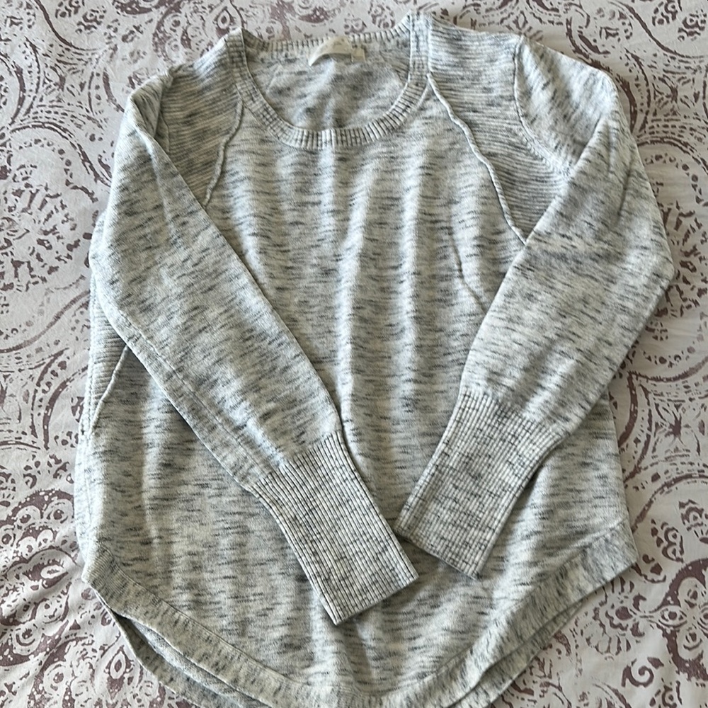 Women’s sweater. EUC